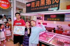 目将“托管”“讲授”取街区的消费场景相连系